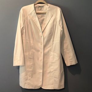 FIGS brand white lab coat (women’s). EUC-worn once